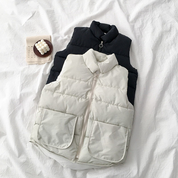 Naiste sportlik vabaaja vest taskute ja lukuga