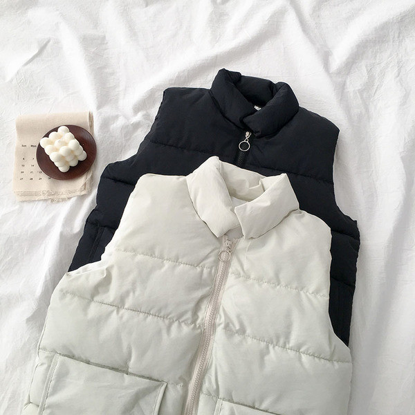 Naiste sportlik vabaaja vest taskute ja lukuga