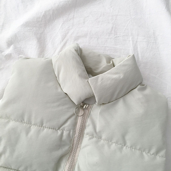 Naiste sportlik vabaaja vest taskute ja lukuga