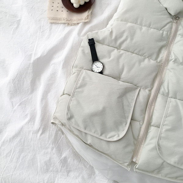 Naiste sportlik vabaaja vest taskute ja lukuga