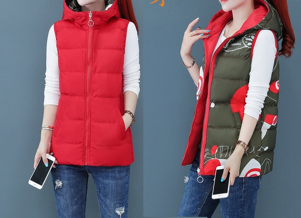 Įprasta moteriška liemenė su užtrauktuku ir gobtuvu