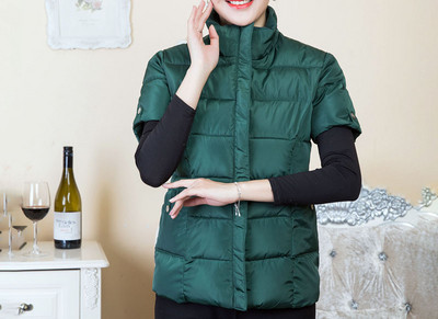 Uue mudeli kõrge kraega naiste vest