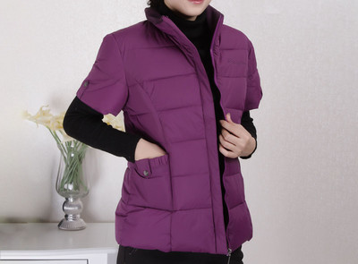 Uue mudeli kõrge kraega naiste vest