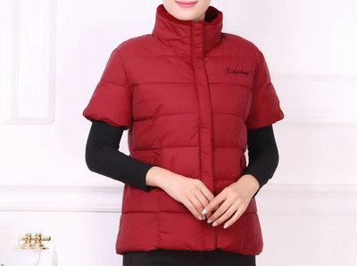 Uue mudeli kõrge kraega naiste vest