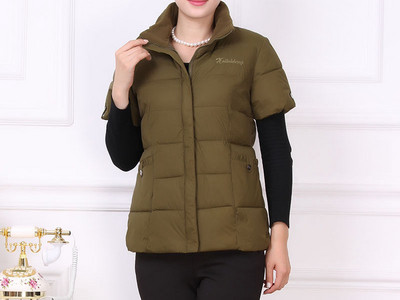 Uue mudeli kõrge kraega naiste vest