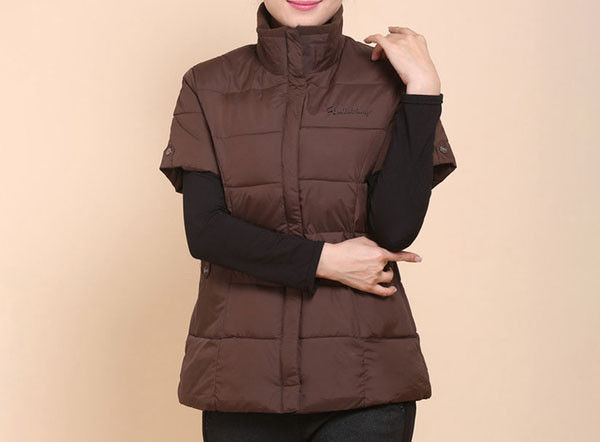 Uue mudeli kõrge kraega naiste vest