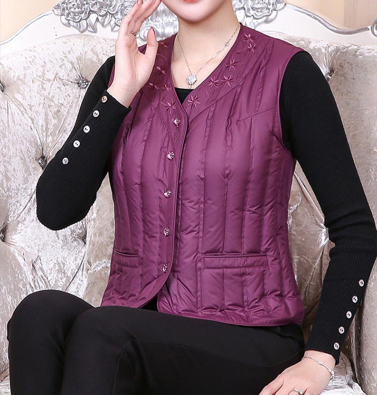 Vesta de dama model montata cu nasturi - marimi mari