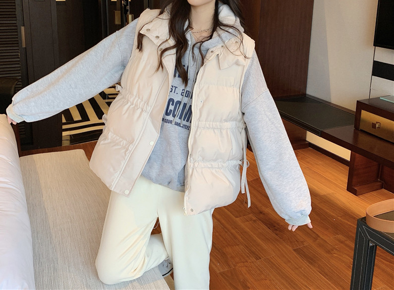 Naiste vabaaja vest nööpide ja klassikalise kraega