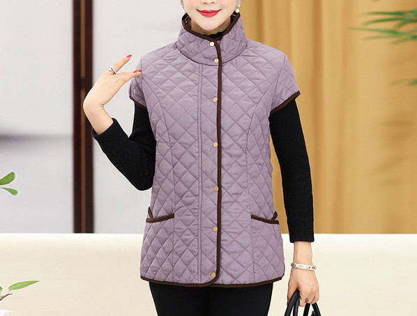 Naiste vabaaja vest nööpide ja kõrge kraega