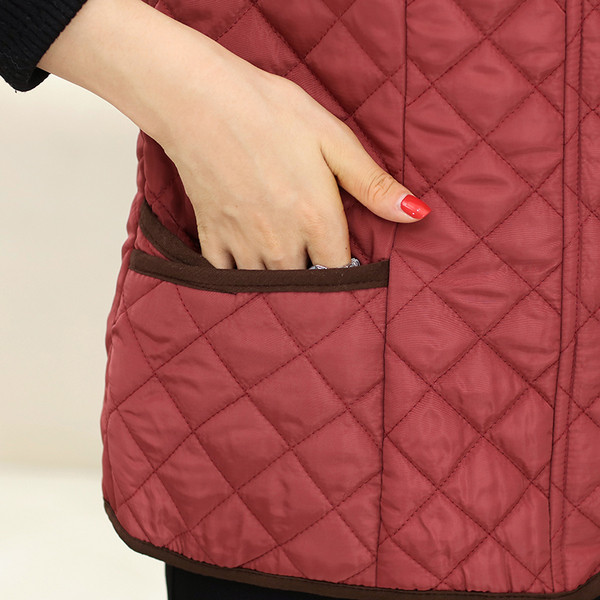 Naiste vabaaja vest nööpide ja kõrge kraega