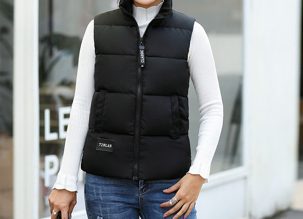 Novi model kratke ženske vestice sa patentnim zatvaračem