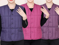 Moteriška laisvalaikio liemenė su špicine iškirpte ir kelių spalvų sagomis