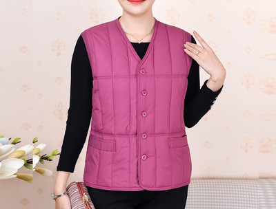 Moteriška laisvalaikio liemenė su špicine iškirpte ir kelių spalvų sagomis