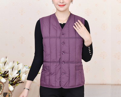 Moteriška laisvalaikio liemenė su špicine iškirpte ir kelių spalvų sagomis