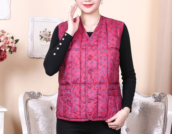 Moteriška laisvalaikio liemenė su špicine iškirpte ir kelių spalvų sagomis