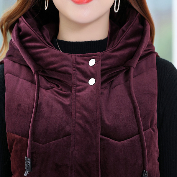 Ilga moteriška aksominė liemenė su gobtuvu