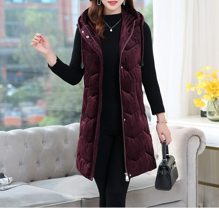 Ilga moteriška aksominė liemenė su gobtuvu