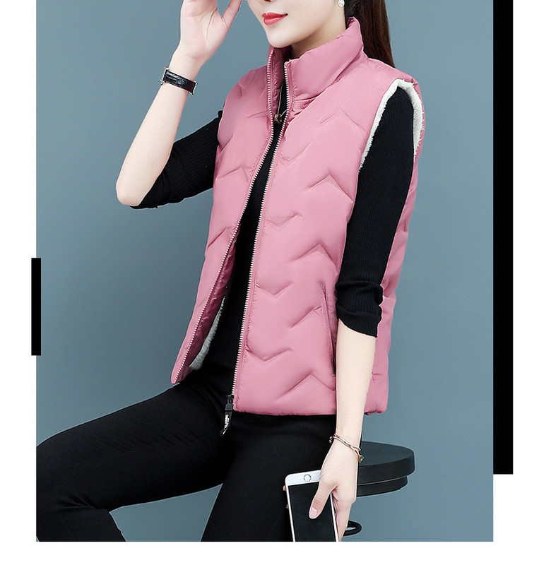 Uut mudelit pehme voodri ja taskutega naistevest