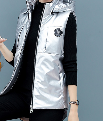 Moteriška laisvalaikio liemenė su gobtuvu ir užtrauktuku