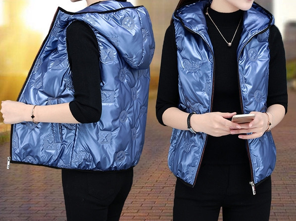 Moteriška laisvalaikio liemenė su gobtuvu ir užtrauktuku