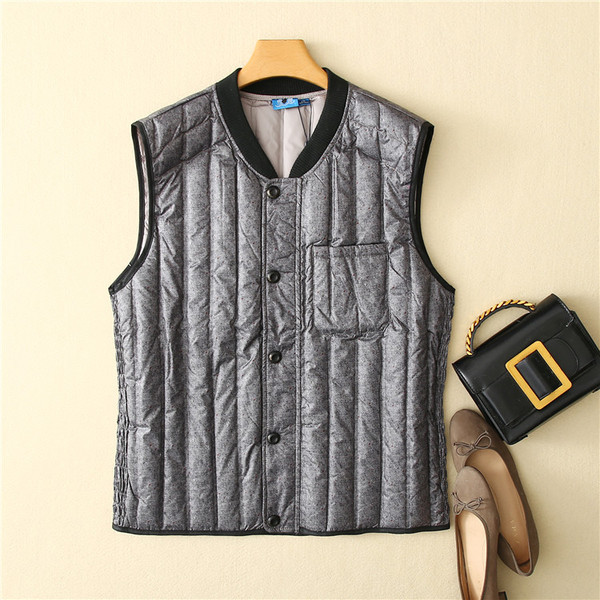 Naiste vabaaja vest spitsikaelusega