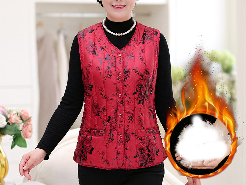 Ženski prsluk u boji s gumbima