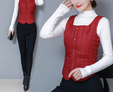 Naiste kaasaegne vest kandilise kaelusega ja nööpidega