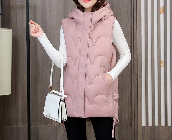 Široki model ženske vestice s kapuljačom