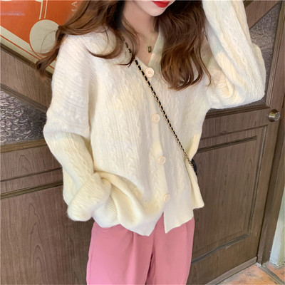 Moteriška laisvalaikio liemenė su špico iškirpte plataus modelio