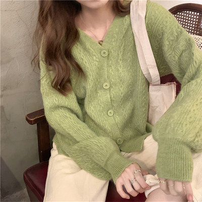 Moteriška laisvalaikio liemenė su špico iškirpte plataus modelio