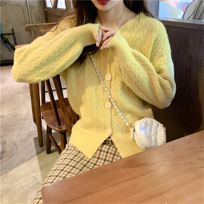 Moteriška laisvalaikio liemenė su špico iškirpte plataus modelio