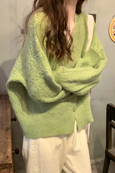 Moteriška laisvalaikio liemenė su špico iškirpte plataus modelio