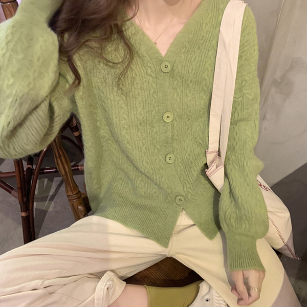 Moteriška laisvalaikio liemenė su špico iškirpte plataus modelio