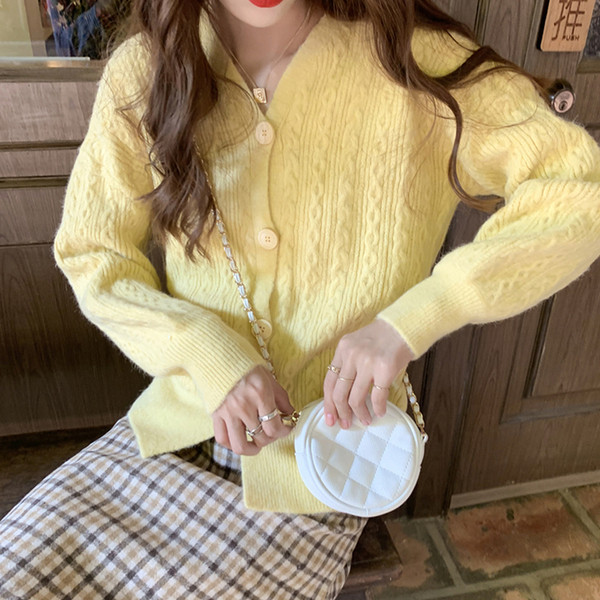 Moteriška laisvalaikio liemenė su špico iškirpte plataus modelio