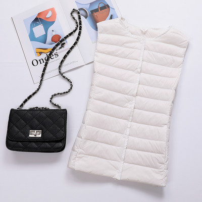 Naiste vabaaja vest ovaalse dekoltee ja nööpidega