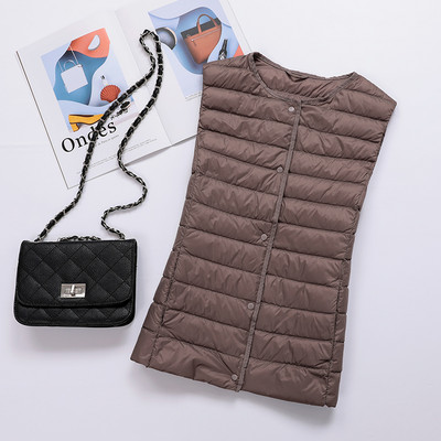 Naiste vabaaja vest ovaalse dekoltee ja nööpidega