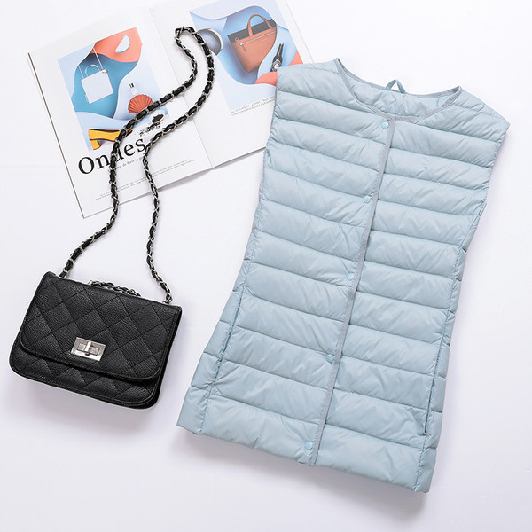 Naiste vabaaja vest ovaalse dekoltee ja nööpidega