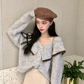 Stilinga moteriška liemenė su špico iškirpte