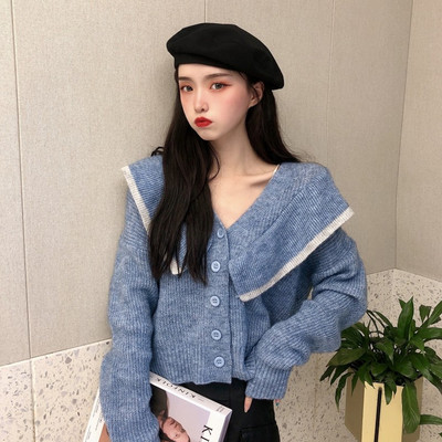 Stilinga moteriška liemenė su špico iškirpte