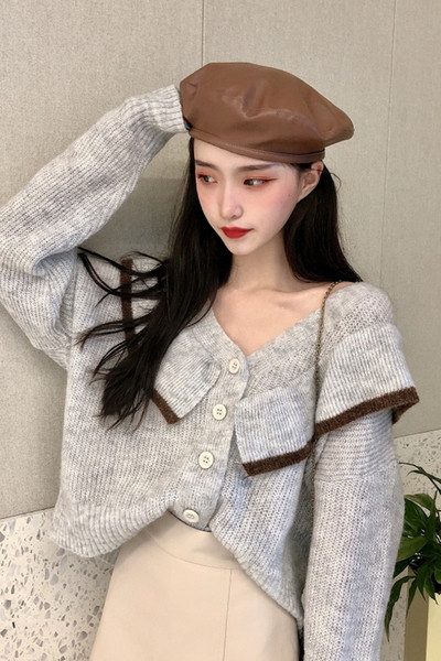 Stilinga moteriška liemenė su špico iškirpte