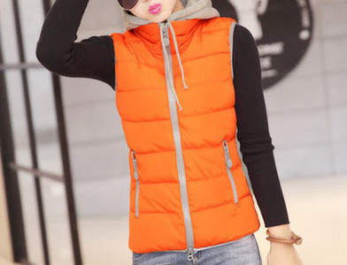 Svakodnevni ženski prsluk sa patentnim zatvaračem i gumbima - tri modela