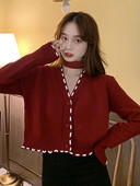 Dabartinis moteriškas trumpas megztinis su špico iškirpte