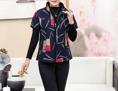 Uue mudeli lillemustriga ja lühikeste varrukatega naiste vest