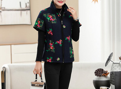 Uue mudeli lillemustriga ja lühikeste varrukatega naiste vest