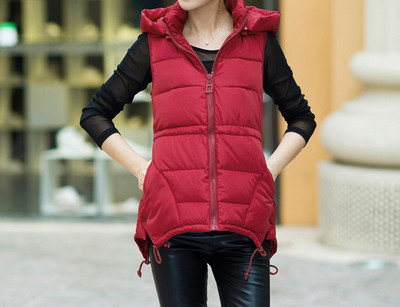 Naiste spordivest taskute ja kapuutsiga