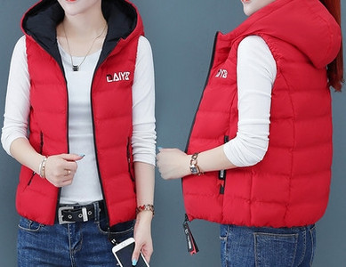 Moodne naiste vest kapuutsi ja lukuga