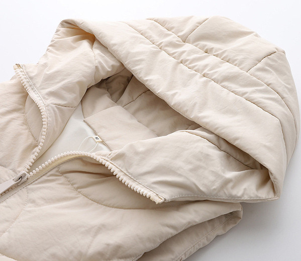 Asümmeetriline naiste vest luku ja kapuutsiga