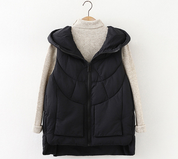 Asümmeetriline naiste vest luku ja kapuutsiga