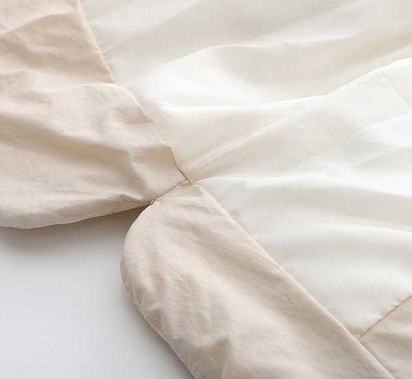 Asümmeetriline naiste vest luku ja kapuutsiga