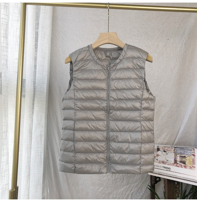 Naiste vabaaja vest ümara kaelusega ja lukuga